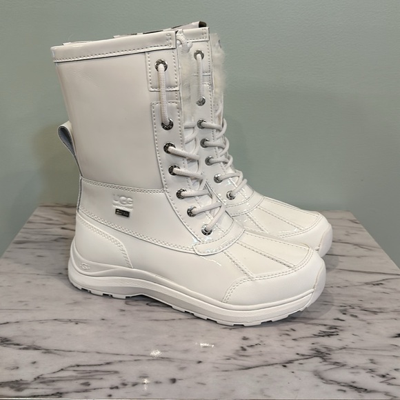 NEW! UGG Adirondack III Patent Leather Boot in White - Picture 4 of 12